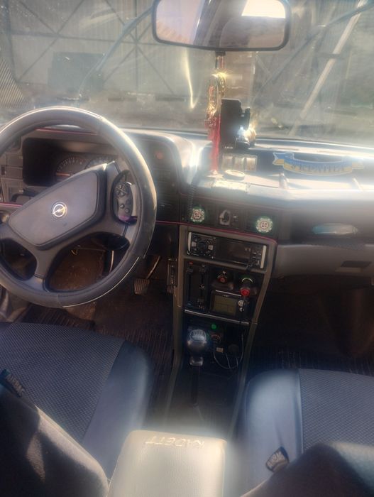 Опель кадет 1.3. бензин