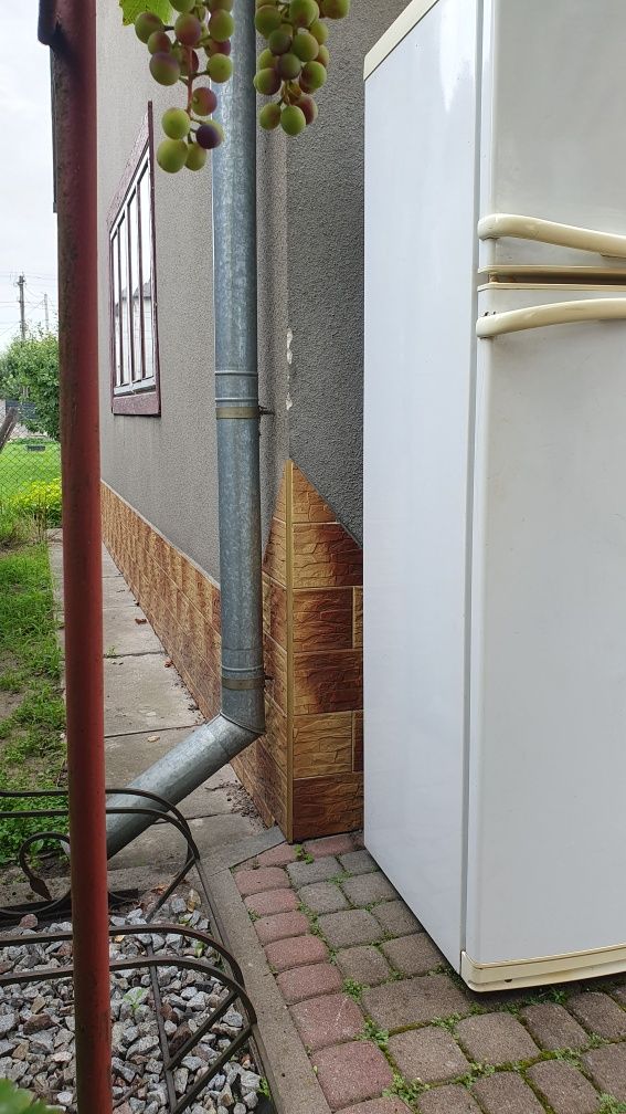 Віддам холодильник за вашу ціну