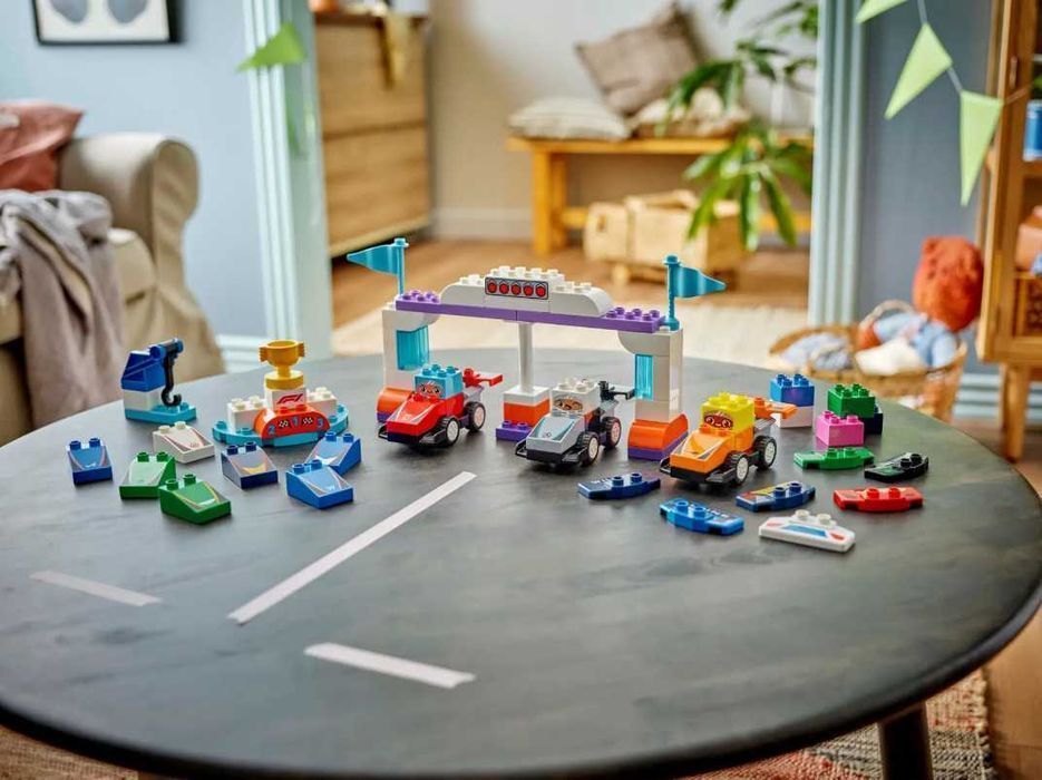 Klocki LEGO Duplo 10445 Bolidy i kierowcy F1®