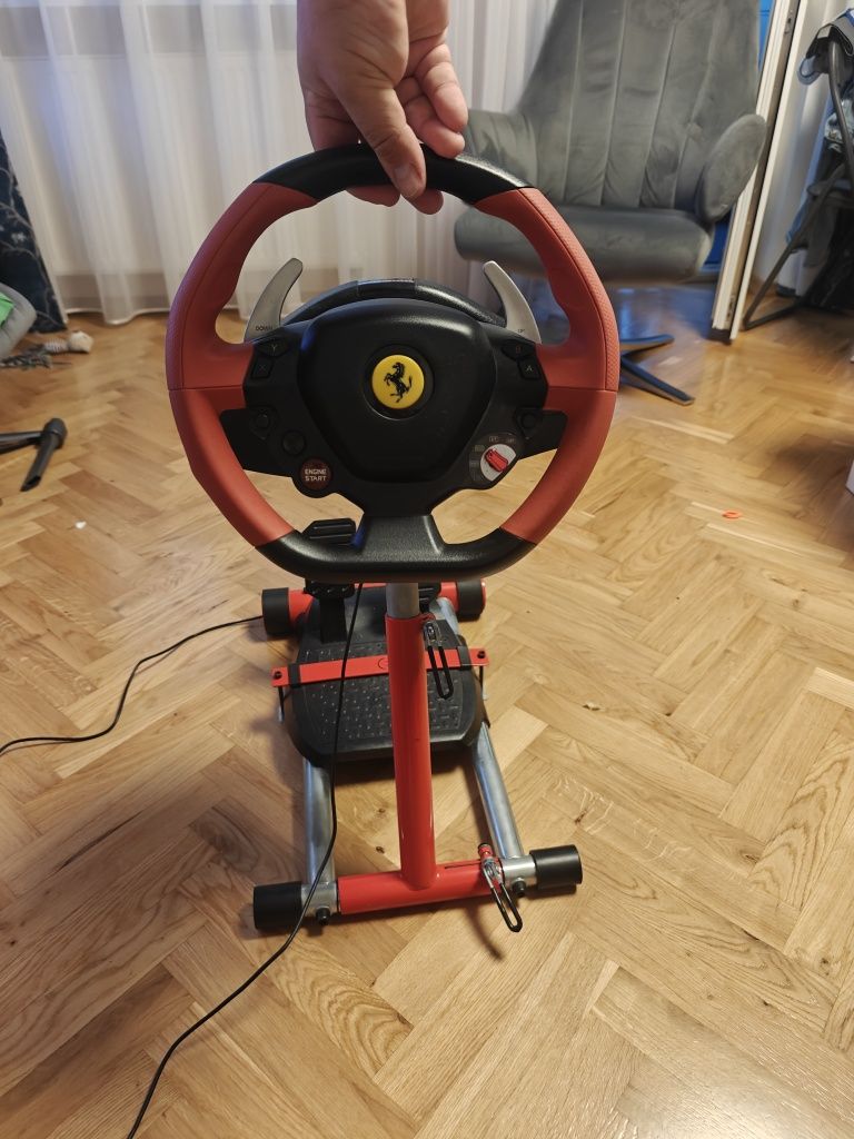 Kierownica Thrustmaster + stojak do xboks