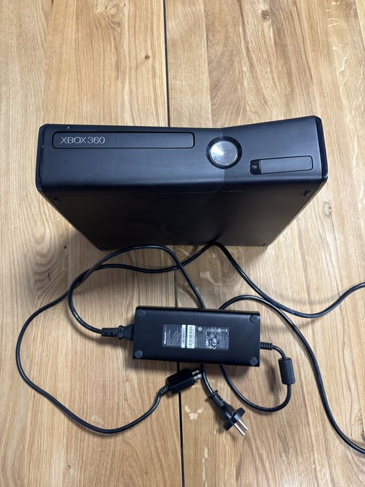XBOX 360 250GB 3 pady, KINECT +10 gier na płytach +GRATISY NA DYSKU