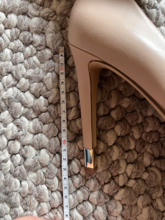 Szpilki Guess, skóra