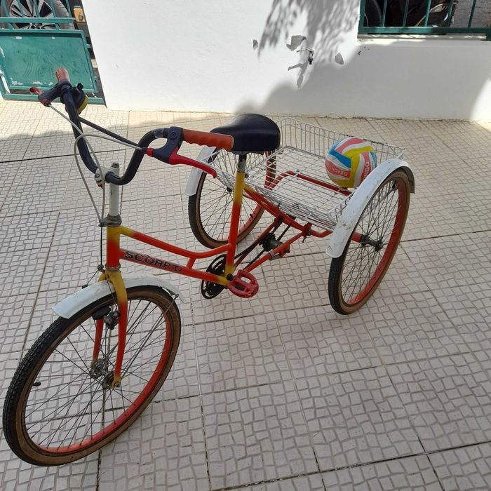 Triciclo adulto executado em fábrica em Aveiro.