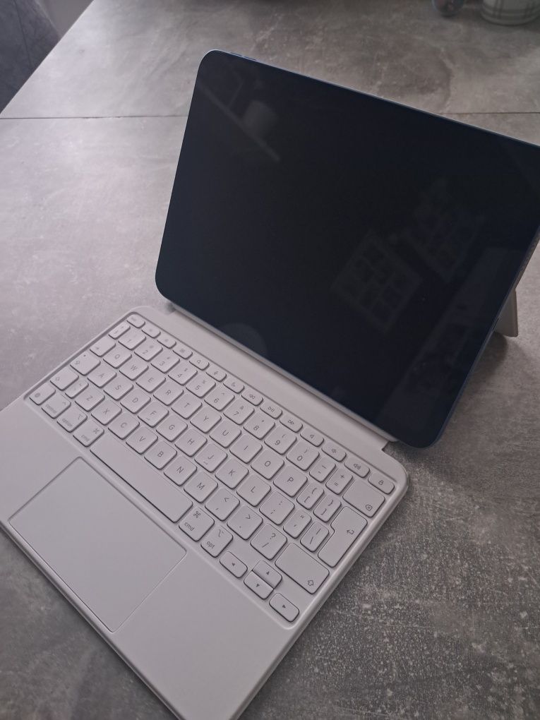 Etui z klawiaturą do iPad 10