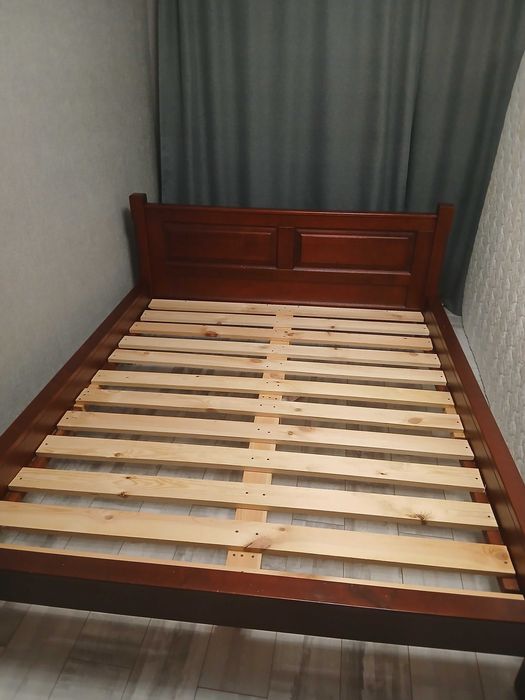 Деревяне ліжко під матрац 160 на 200