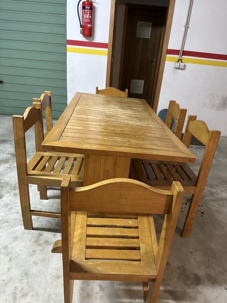 Mesa rustica com 6 cadeiras