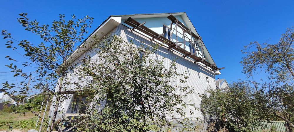 Продам нову половину будинку.Три роздільні кімнати.Два санвузли.Гараж