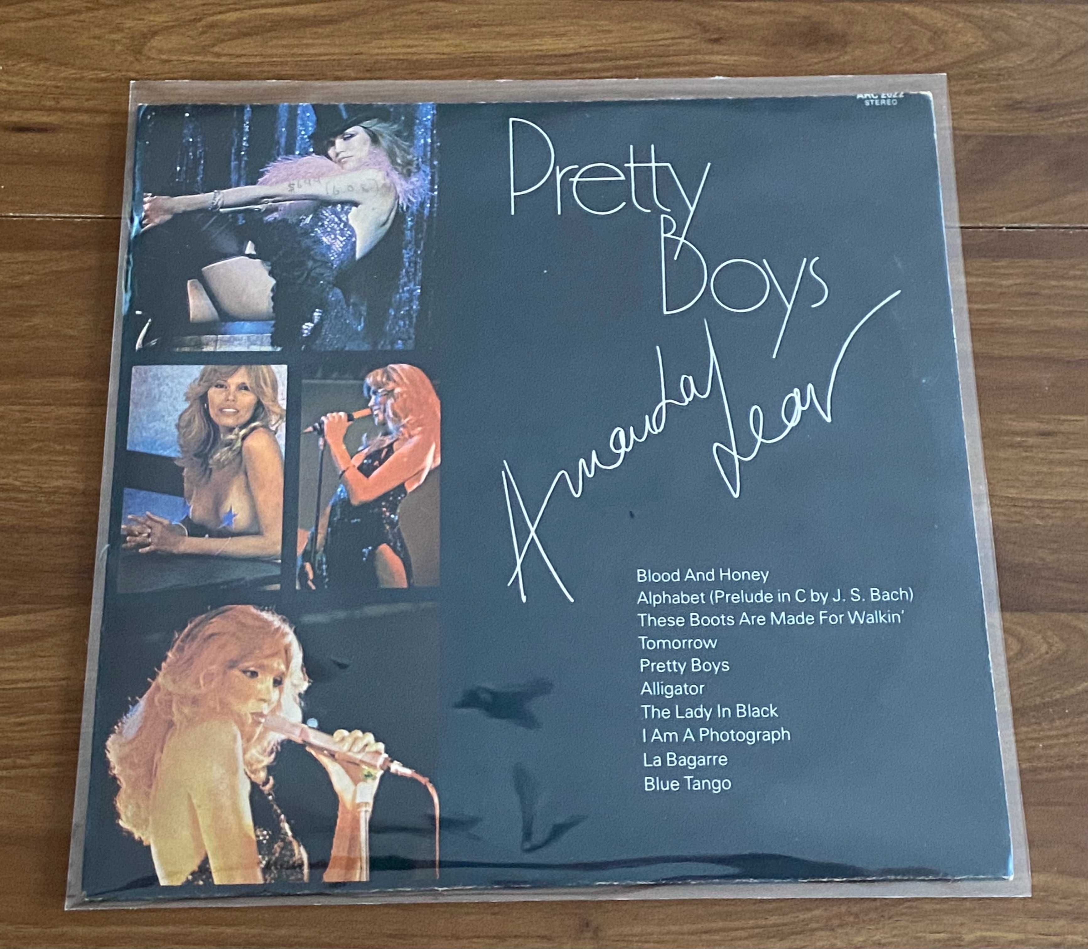 Disco de vinil: Amanda Lear - Pretty Boys (editora Ariola)