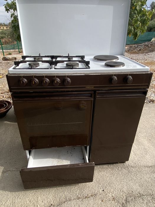 Fogao a gás em bom estado