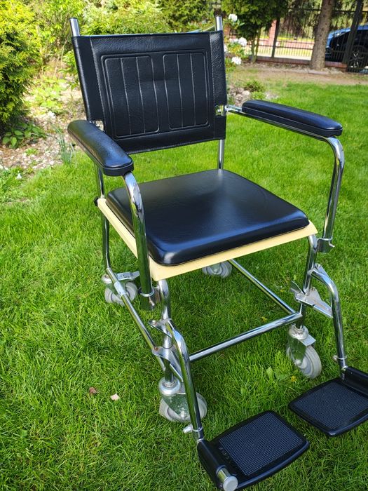 Wózek inwalidzki kąpielowy toaletowy Invacare