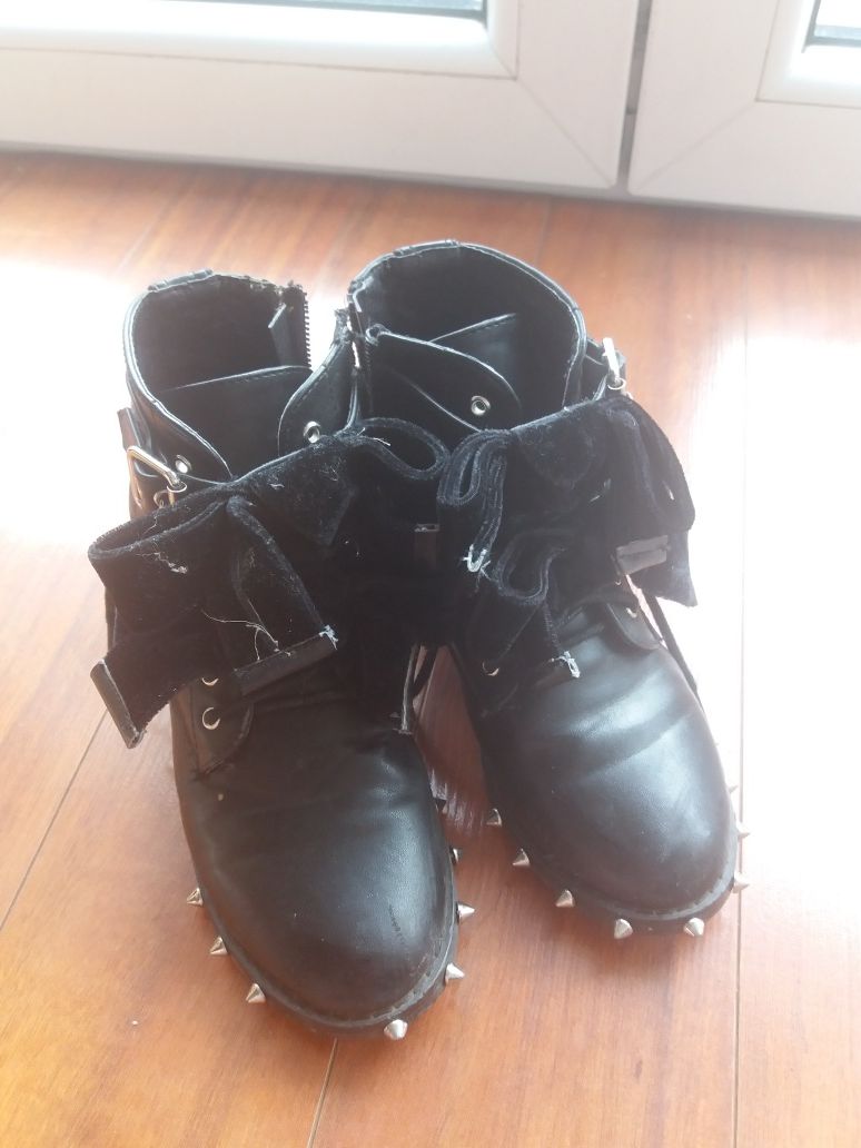 Botki z ćwiekami