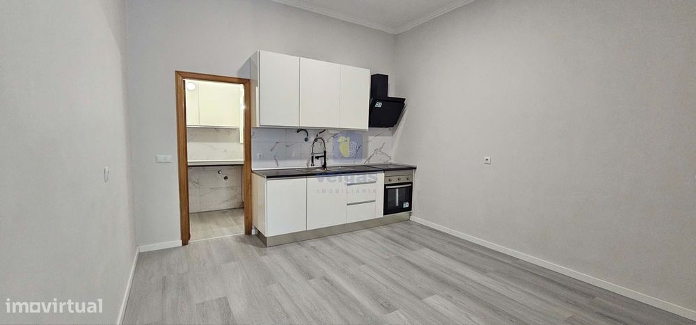 Loja para venda ou arrendamento em Belas – 78 m²