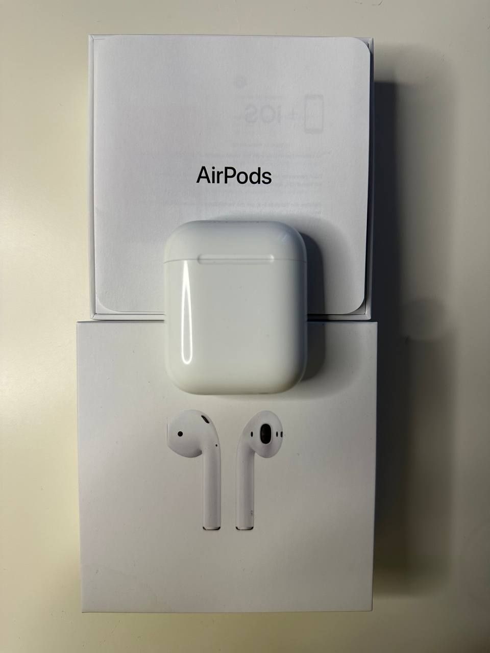 Oryginalne słuchawki Apple Airpods 
mają wadę: pękn