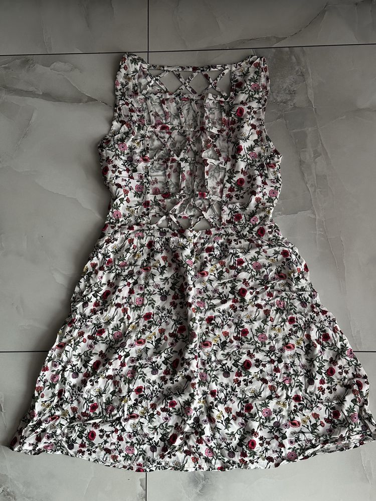 Sprzedam sukienkę damską marki H&M ( rozmiar M )