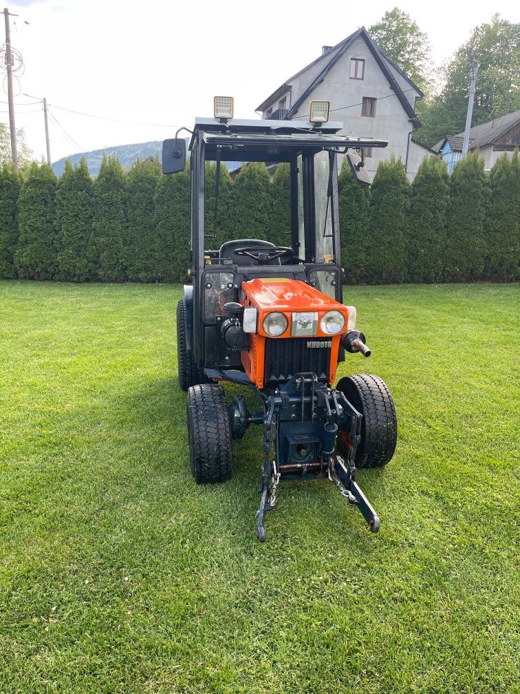 Traktorek Kubota B7400