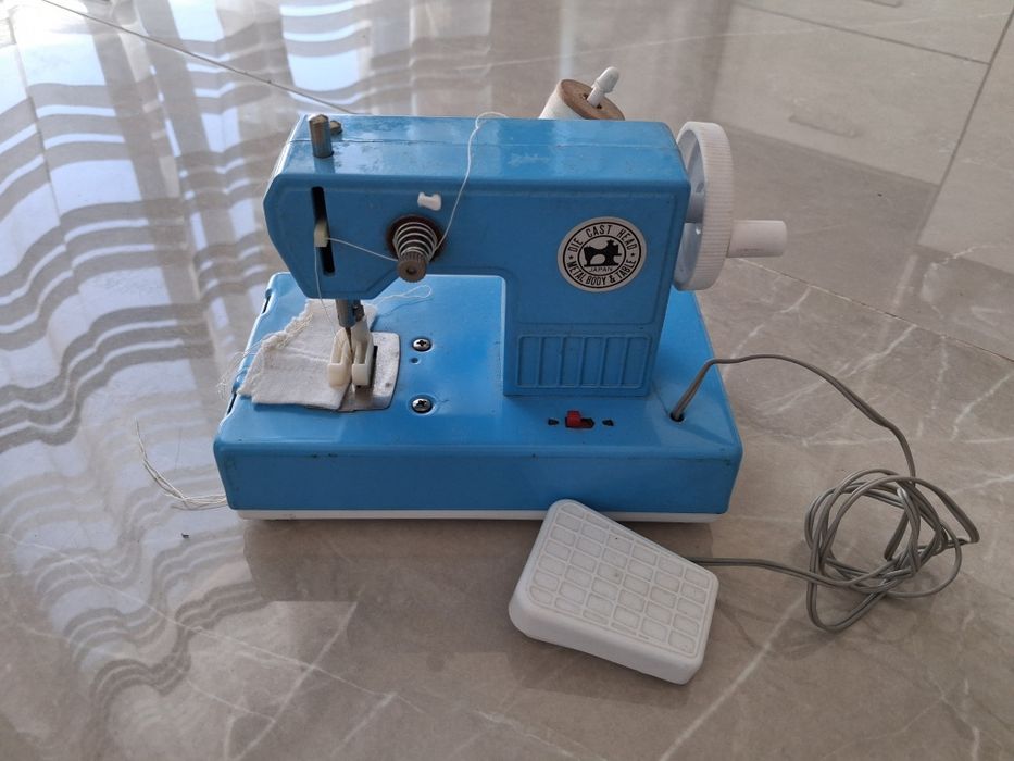 Mini máquina de costura vintage