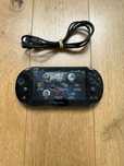 PS Vita Slim (2000, Desbloqueada, 128Gb, +200 Jogos, PSP/ N64/ GBA)