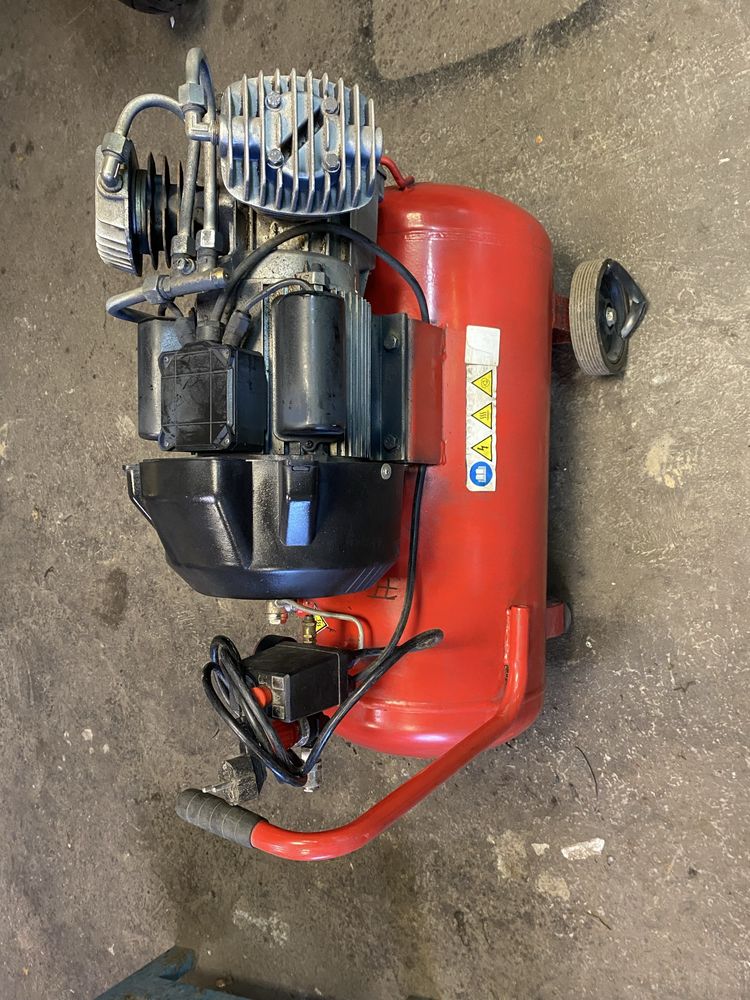 Compressor Fiac dois cilindros + acessórios