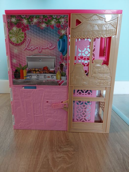Domek dla lalek Barbie z akcesoriami