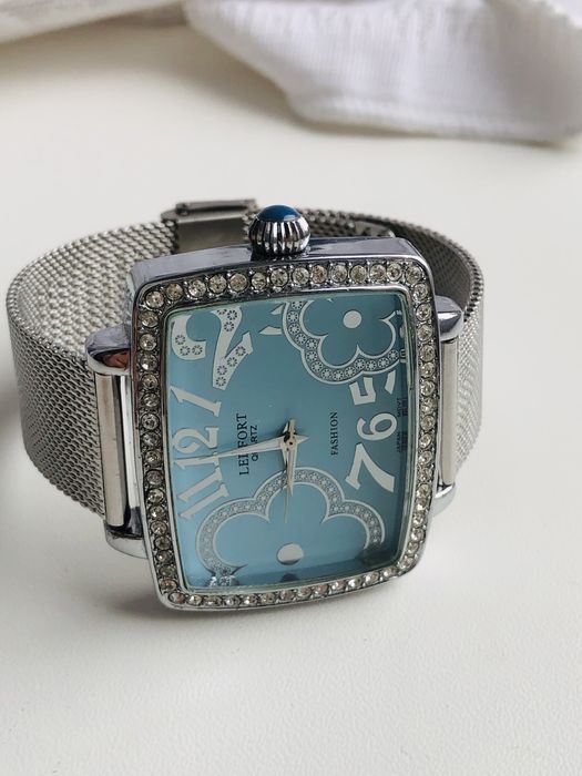 Часы женские с браслетом