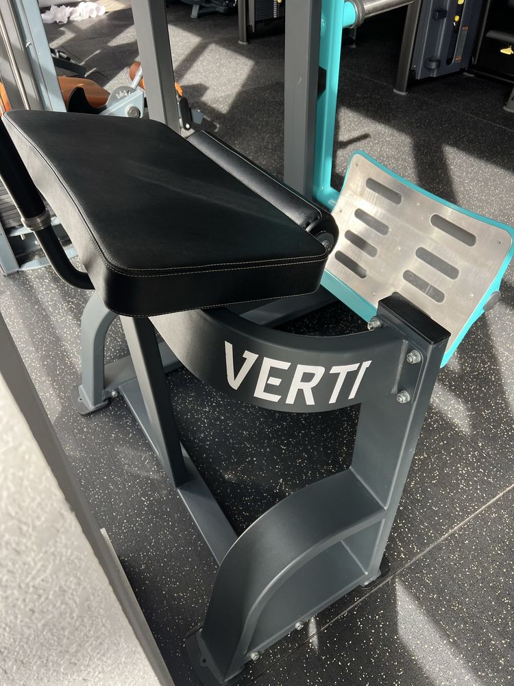 Тренажер Інтератлетика Verti V225 хамер для сідниць