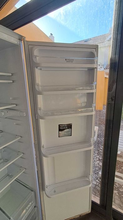 Frigorífico de encastrar – Hotpoint Ariston