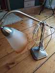 Lampka do sypialni metalowa