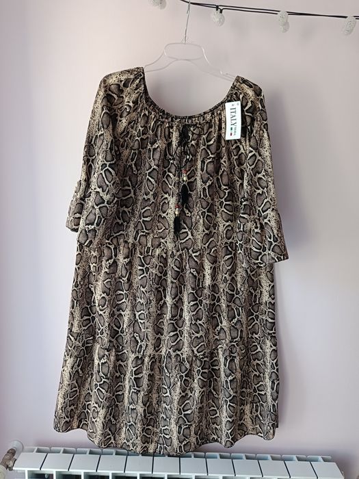 Sukienka wężowy print Boho