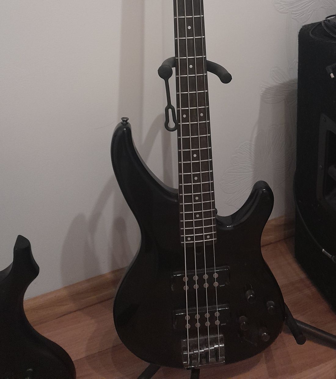 Yamaha TRBX 304 Czarna gitara basowa