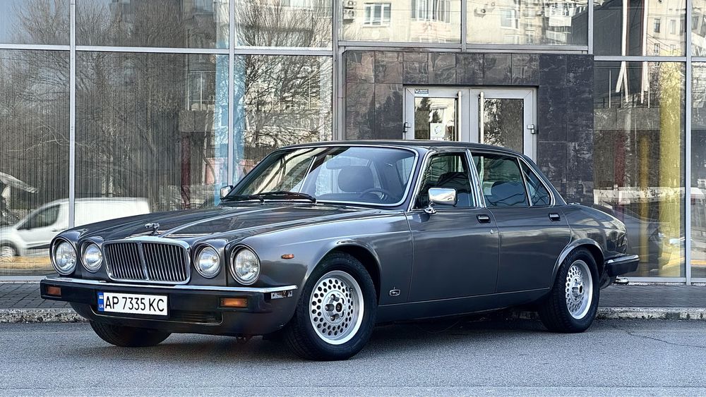 Продам эксклюзивный Jaguar XJ12 Daimler