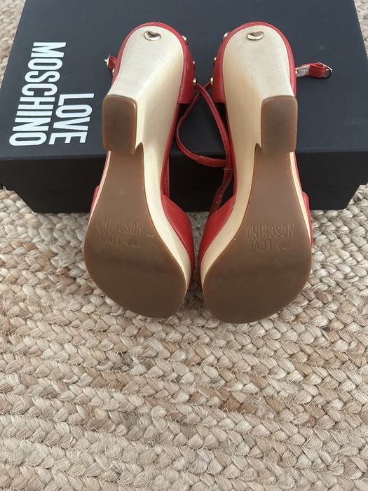 Sandalias Mochino vermelhas