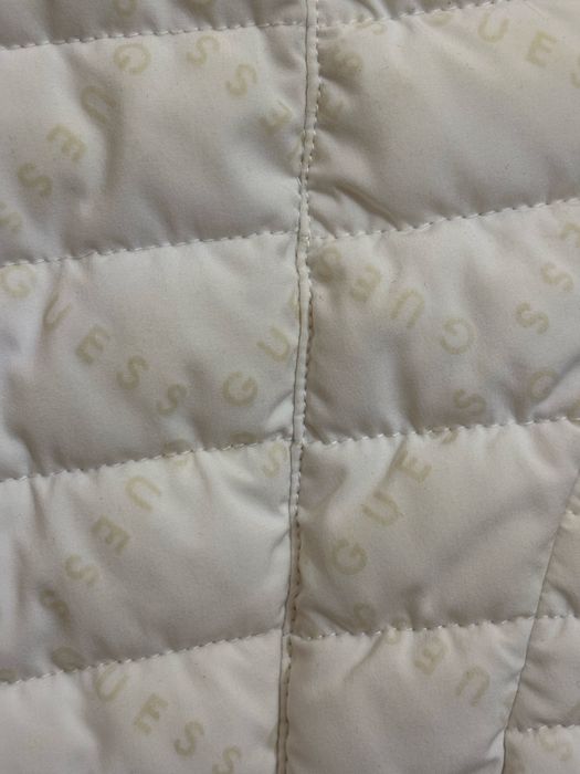 Куртка Guess с буквами які світяться у ночі