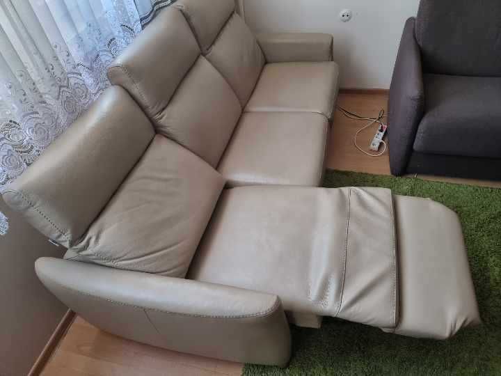 Skórzana kanapa z funkcją relaksu
