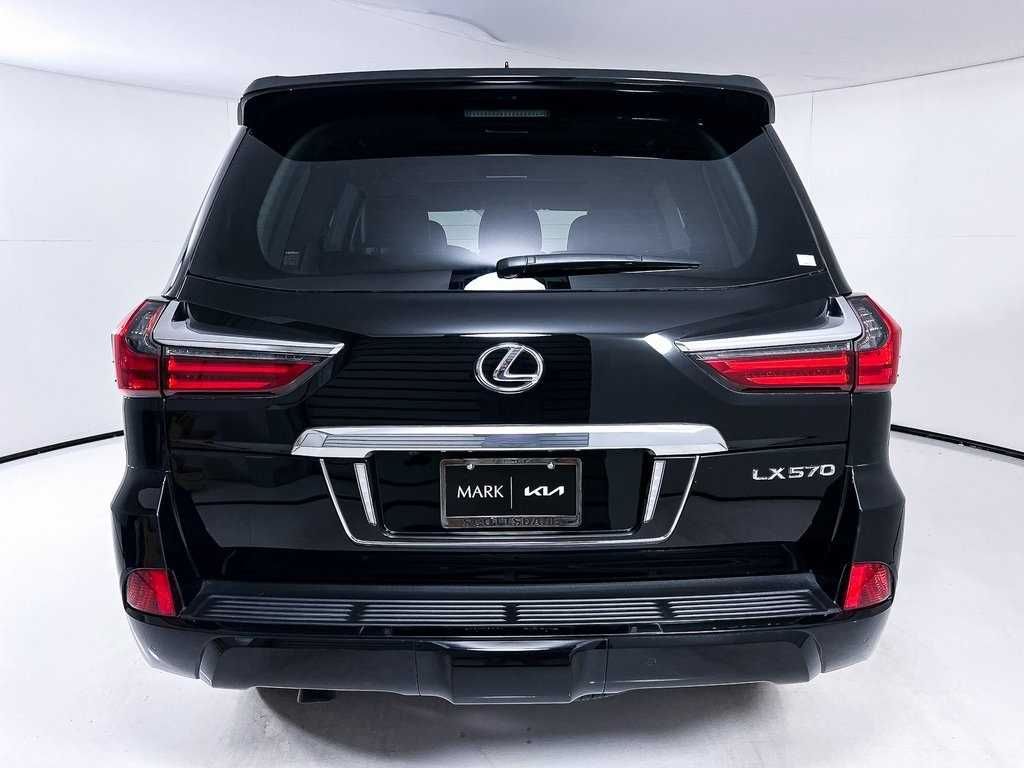 Lexus LX  2019 мощный кроссовер