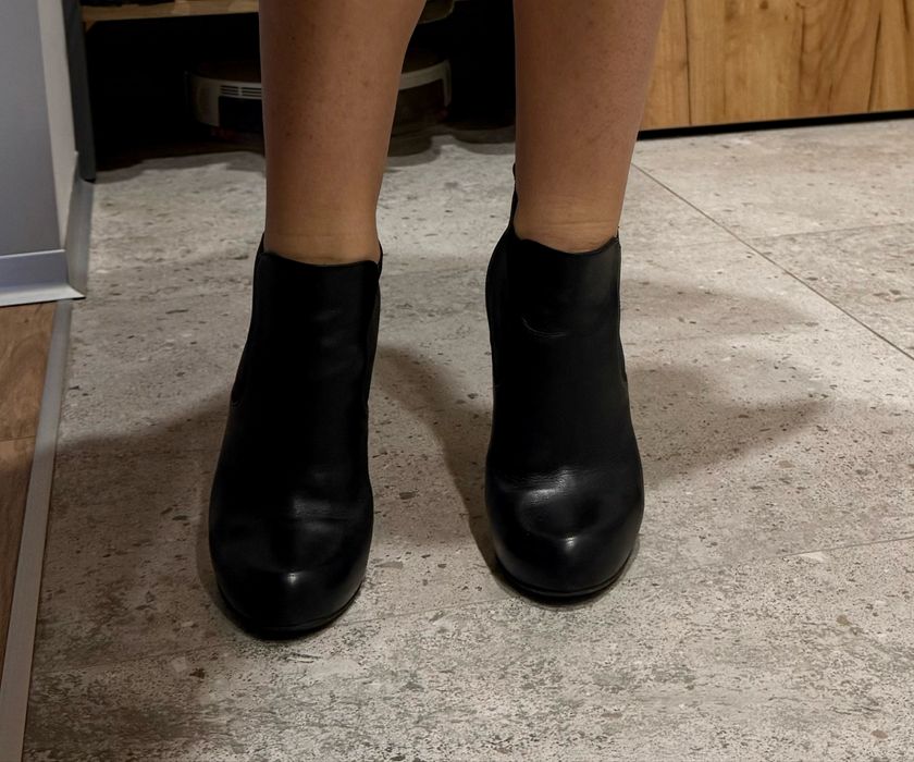 Ботильони шкіряні Fabi 38р