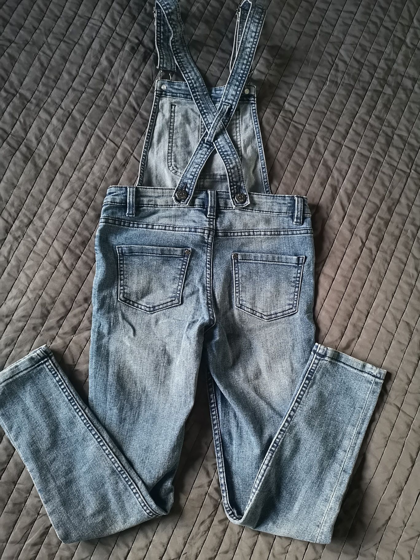 Spodnie jeansowe ogrodniczki r. 146