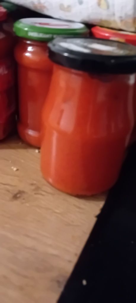 Sos paprykowy domowy papryką ze sklepu z warzywami ekologicznaymi