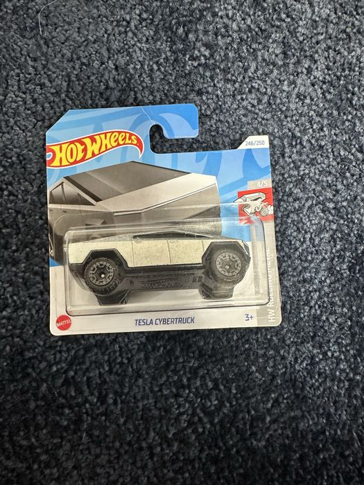 Hot wheels tesla cybertruck