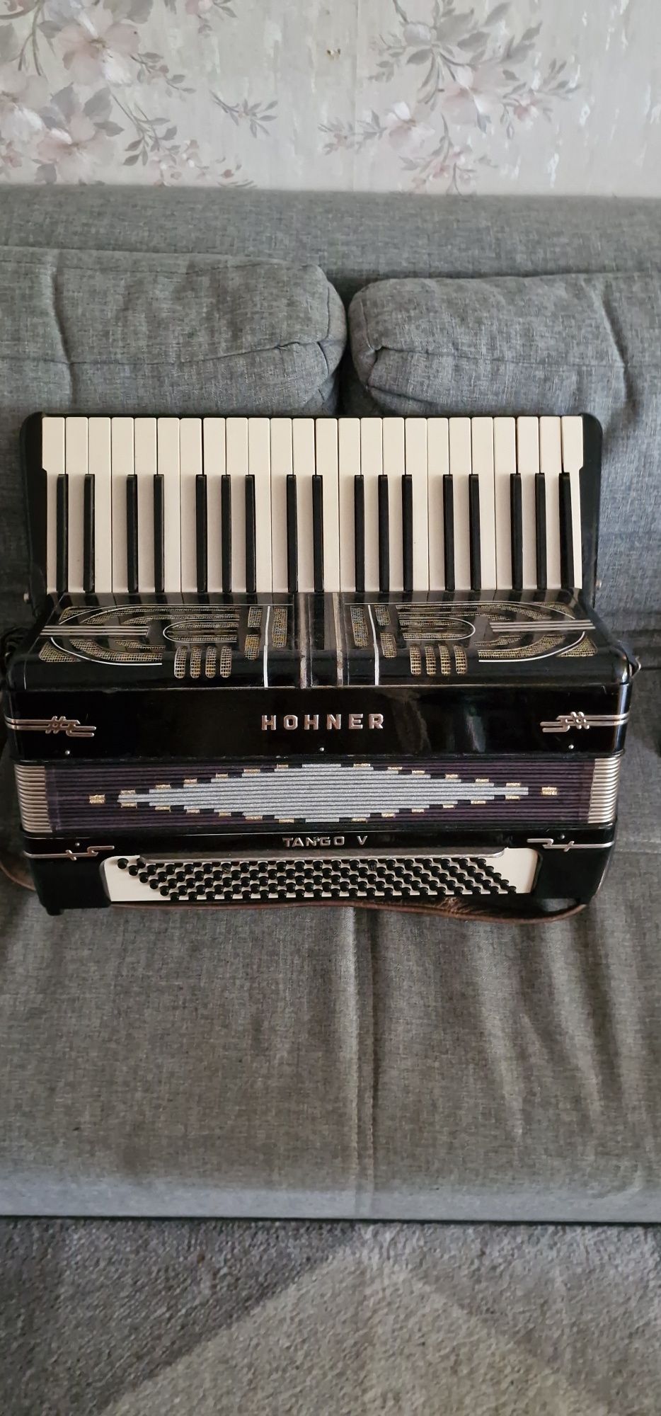 Piekny Akordeon Hohner TANGO5