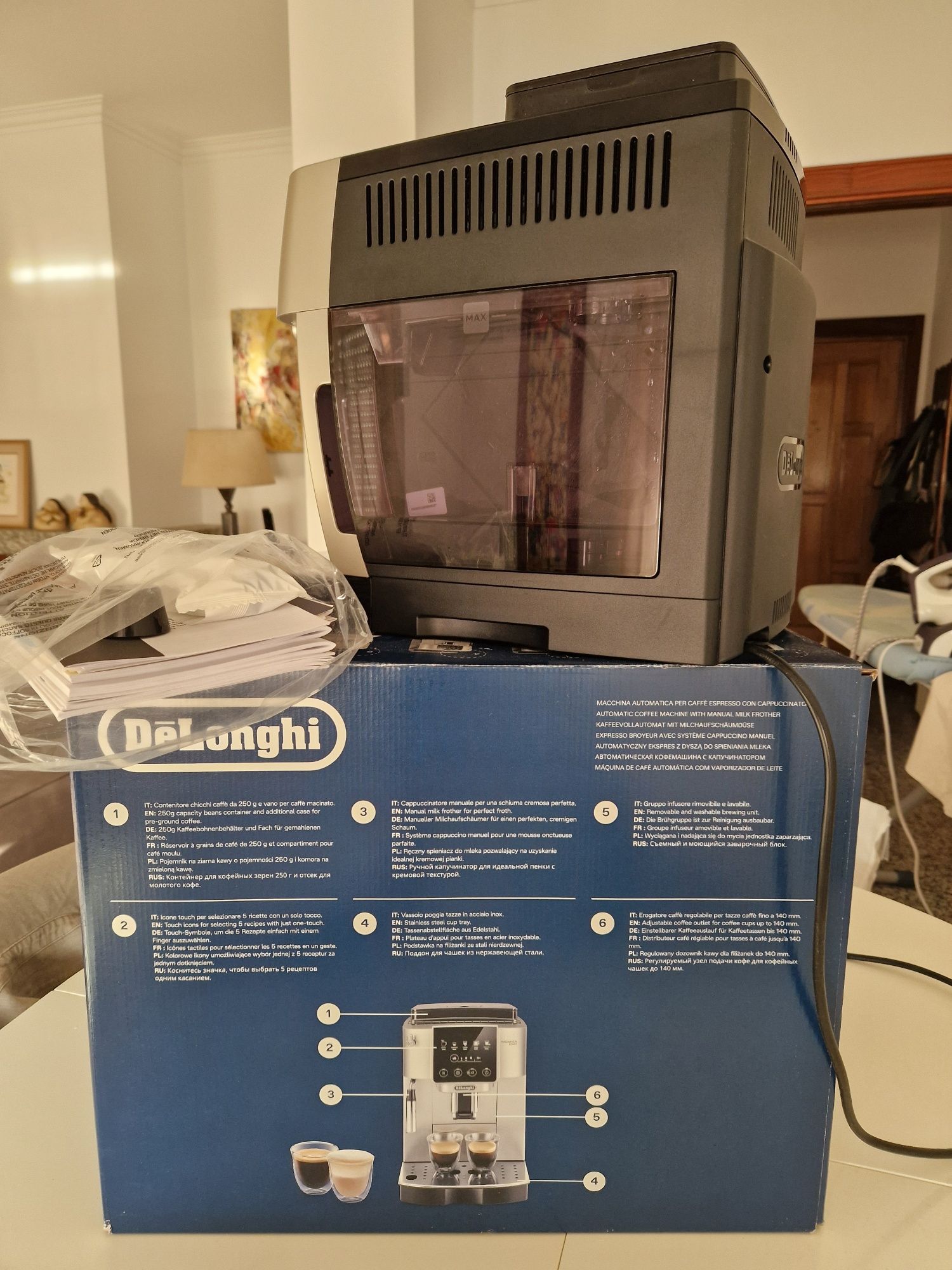 Máquina café automática Delonghi como.nova