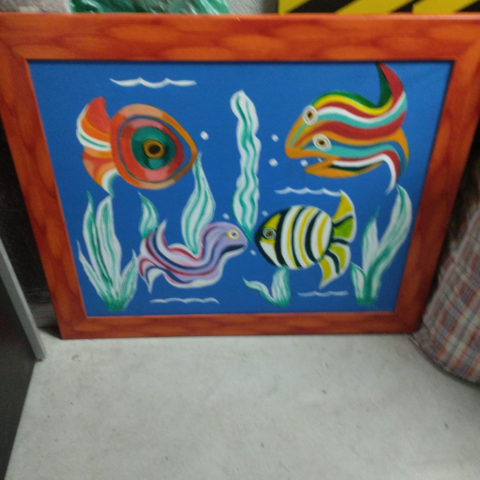 Quadro com moldura em madeira