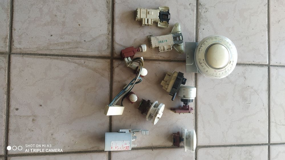 Продам пральну машинку ARDO A814.