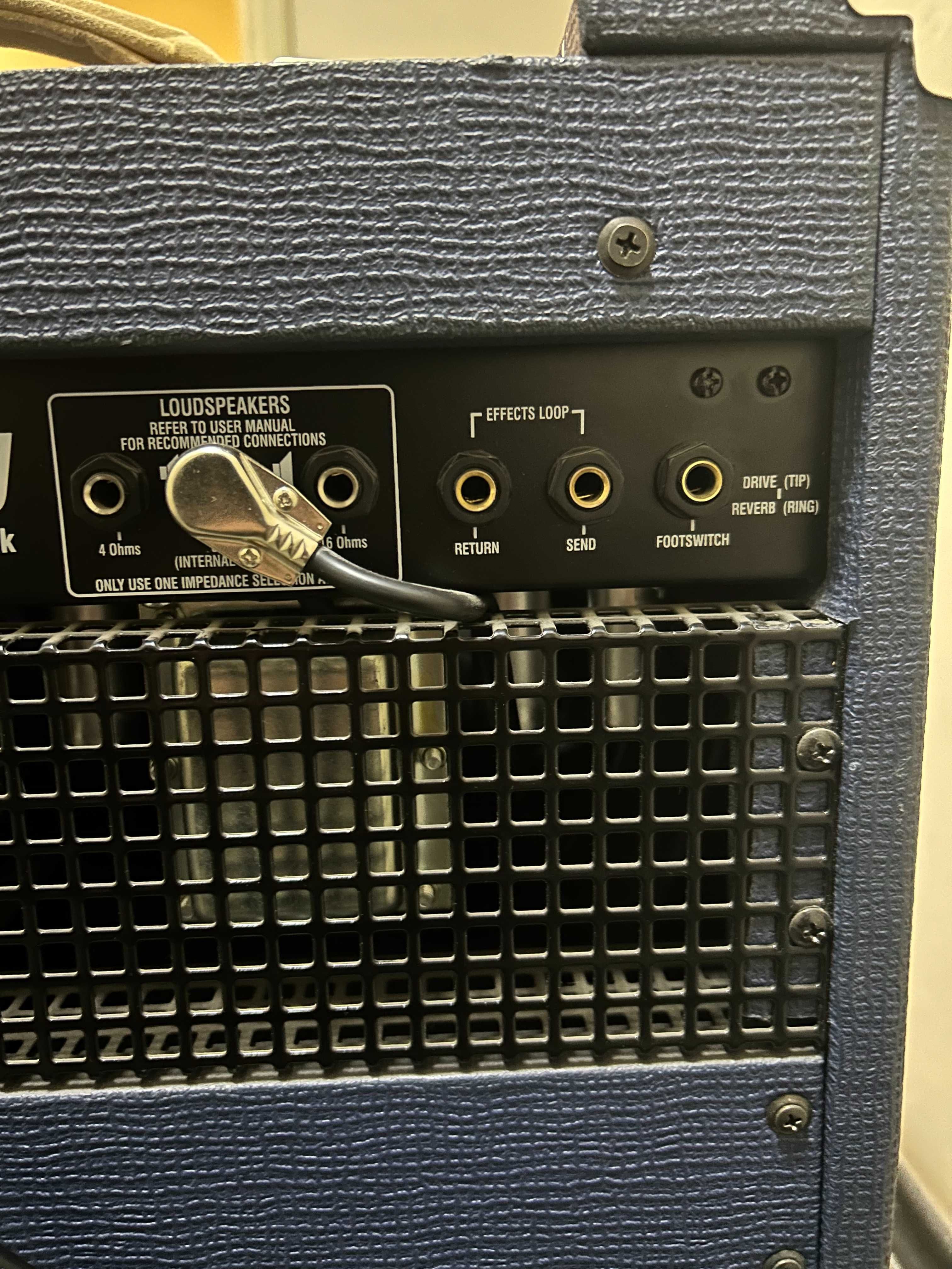 Продам Ламповый гитарный усилитель (комбик) Laney L20T-410