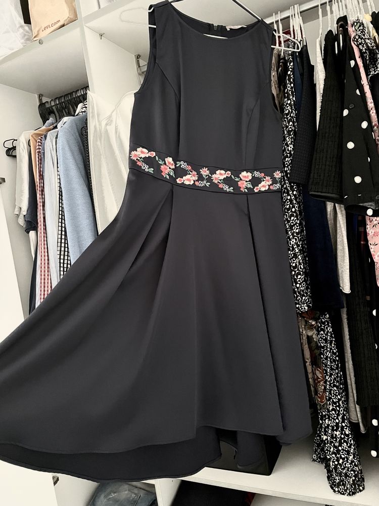 Granatowa sukienka wizytowa rozmiar 38 M haftowany pas piękna