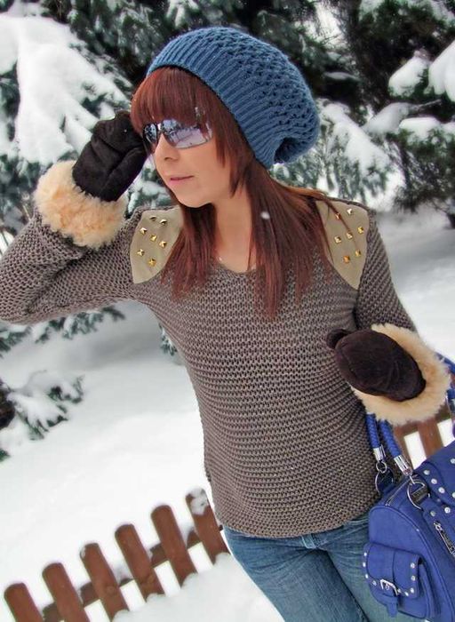 Sweterek z ćwiekami mocca