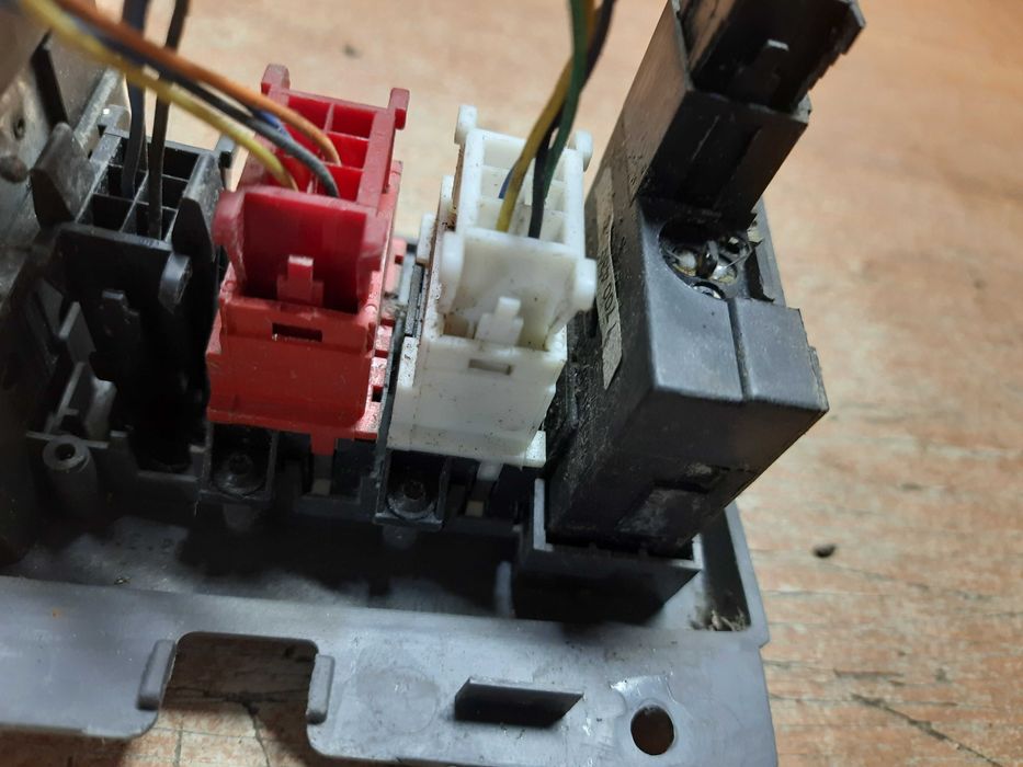 7700432429 блок кнопок стеклоподьемника Рено Меган Сценик Renault