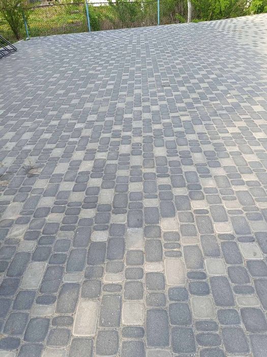 Вкладання бруківки,тротуарної плитки.