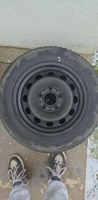 Opony zimowe nokian wr d4 185/65/15 z stalówka bmw 5x120mi