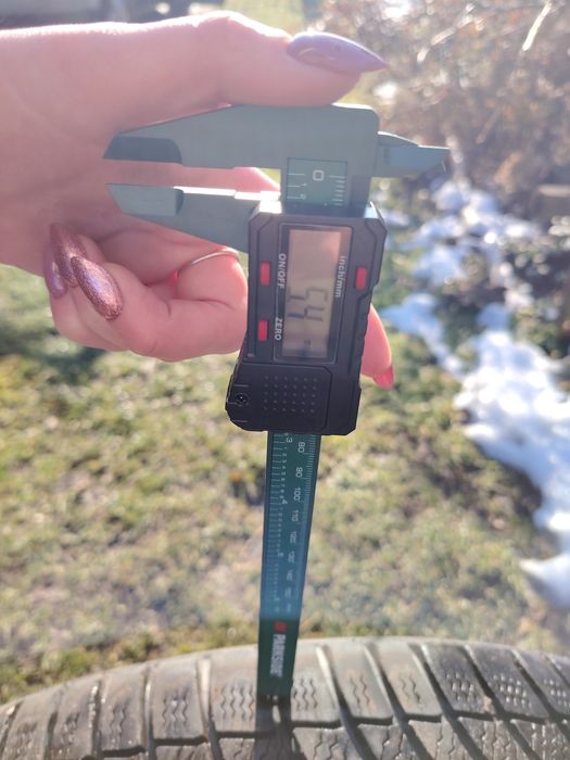 Opony zimowe 255/50 r 16