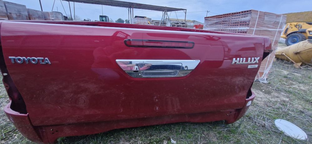 Caixa metálica toyota hilux 2025